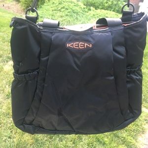 Black keen shoulder bag